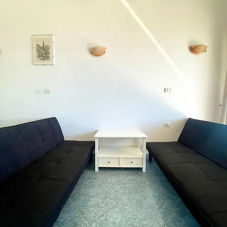 Sea View Apartment *